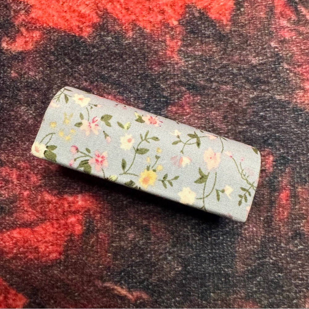 💜 Blue Floral Print Lipstick Case - NWOT - Picture 3 of 6